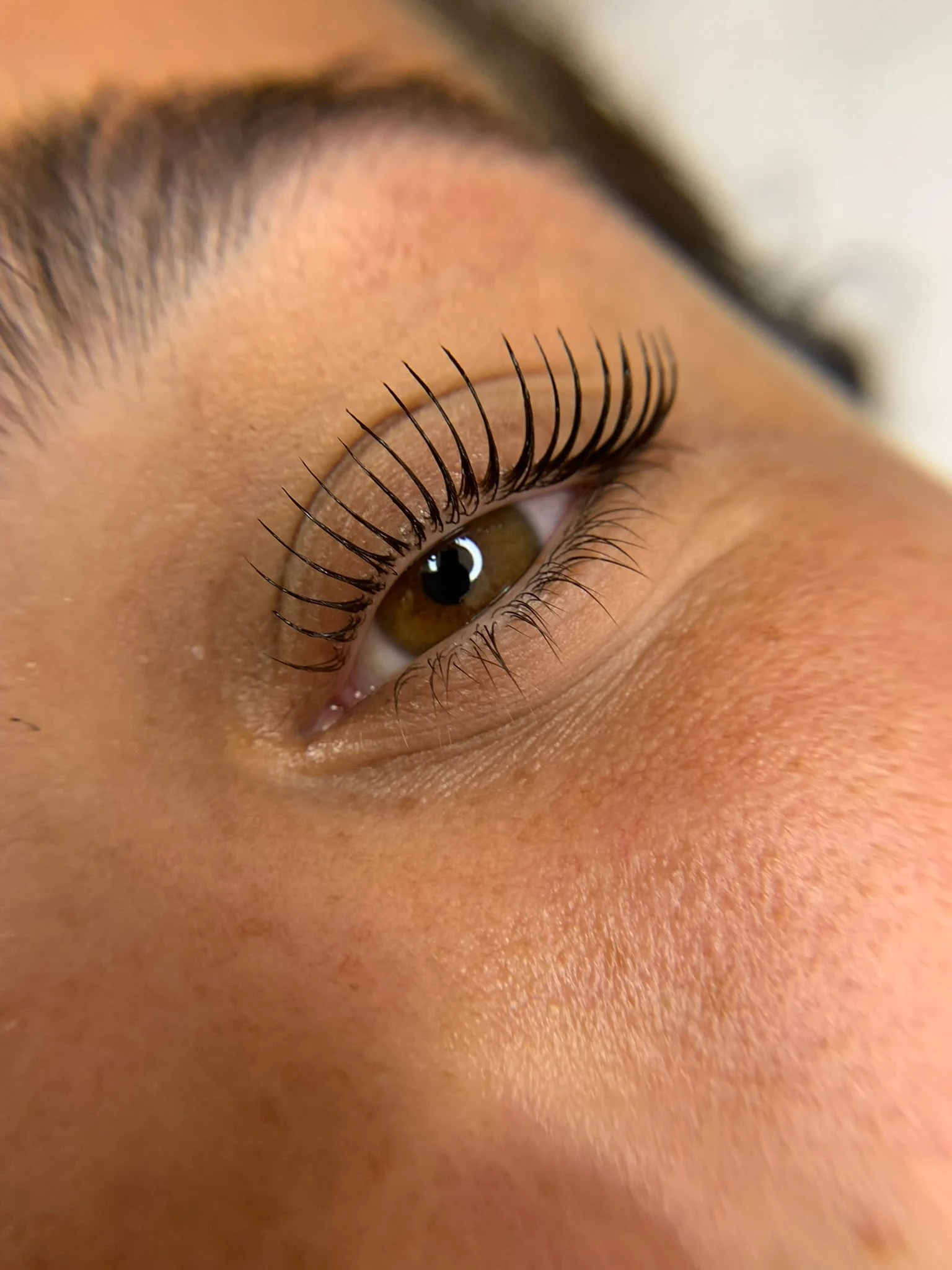 Risultato laminazione ciglia realizzato in AMÉ